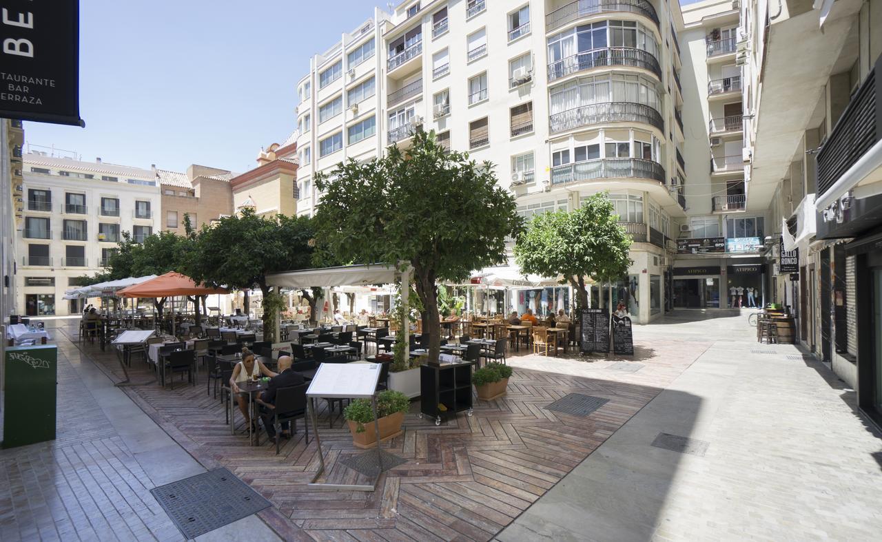 Апартаменты Plaza De Las Flores Малага Экстерьер фото